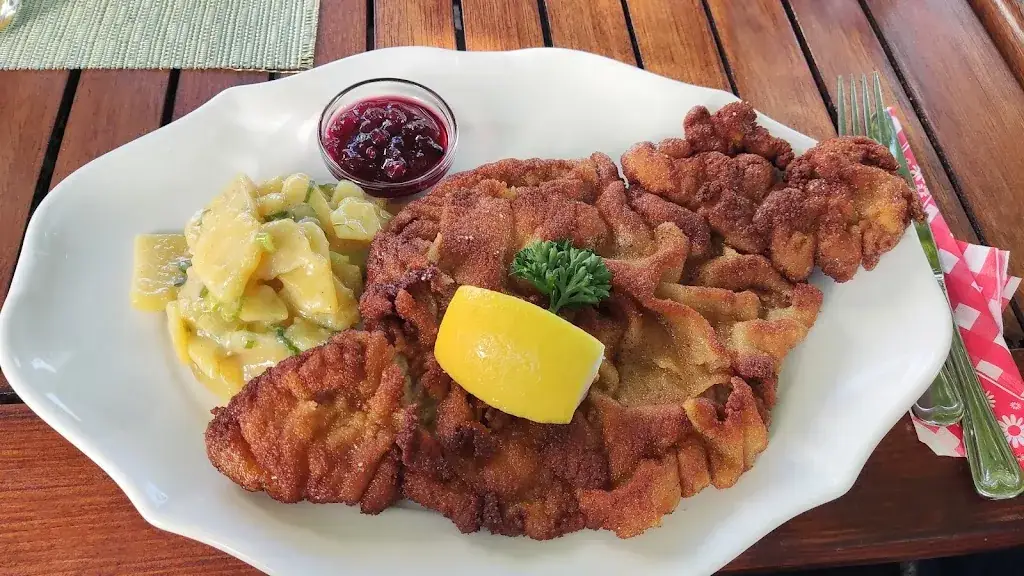 Rafał Tworek_Gasthof Altwirt_Unterlangkampfen_avis