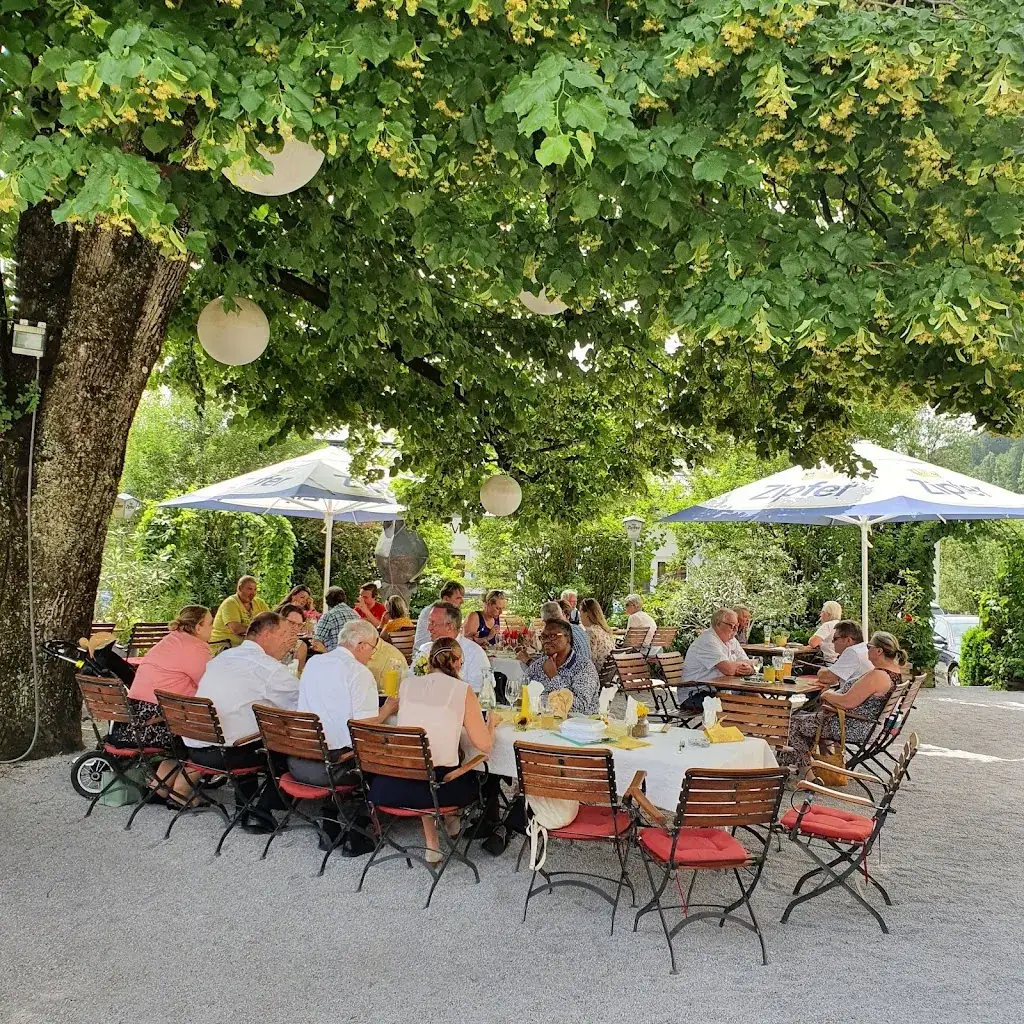 Gasthof Altwirt ristorante a Unterlangkampfen