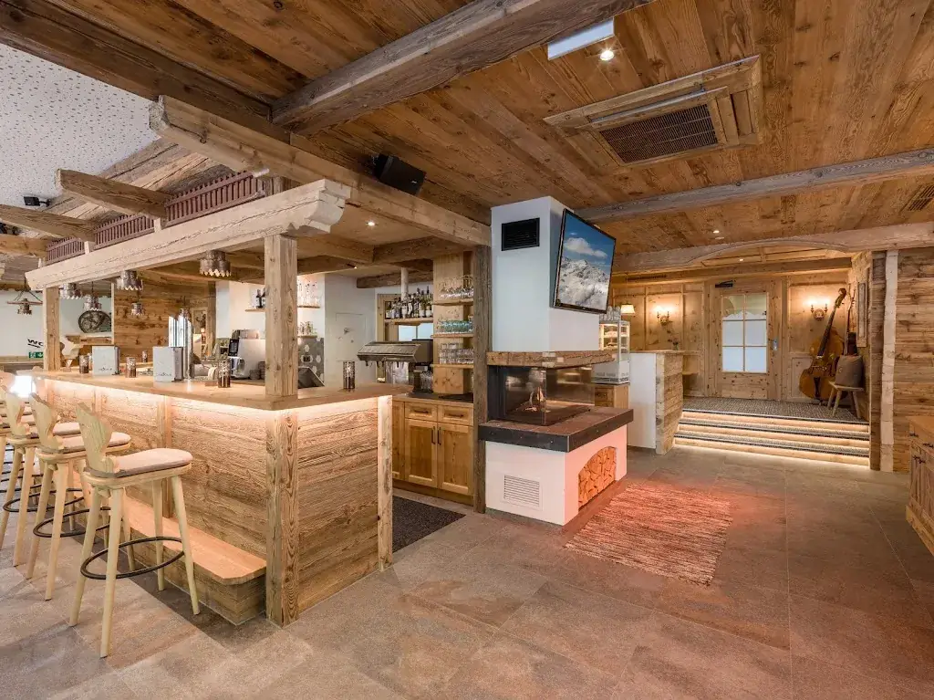 CITY Café-Bar Tux restaurant à Tux