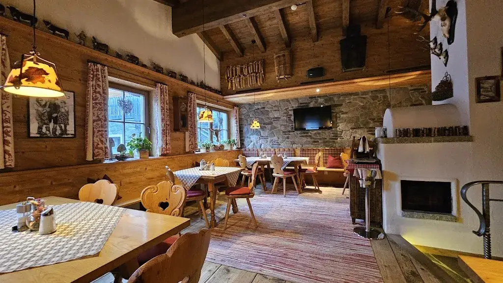 Eisenbieger_Dorfbar Ratschkathl_Tux_avis