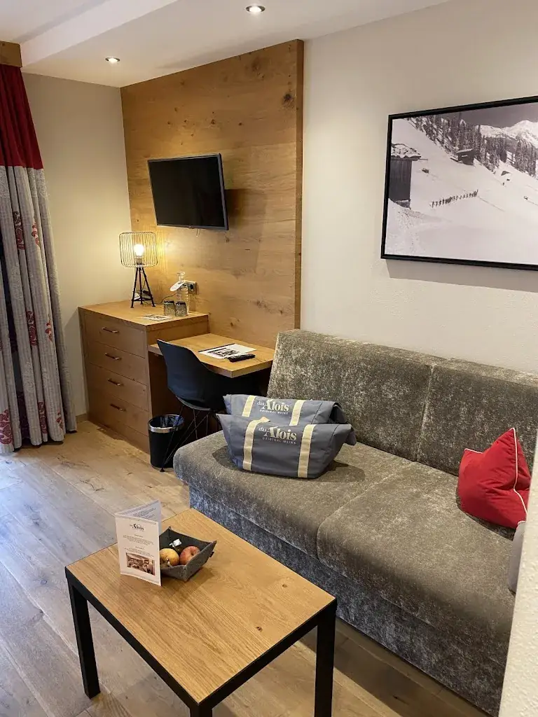 Amelia Richardson_das Alois_Tux_review