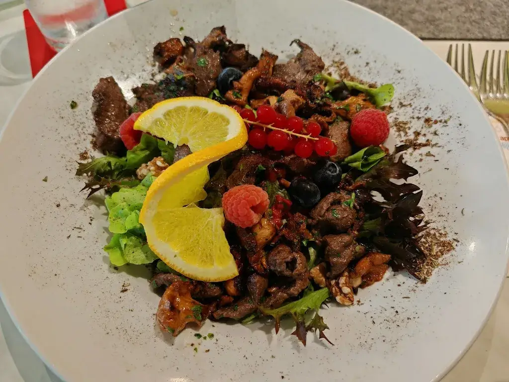 Nizole Wurst_Tamaras Restaurant Edelbrände & Apartment_Bodensdorf_avis