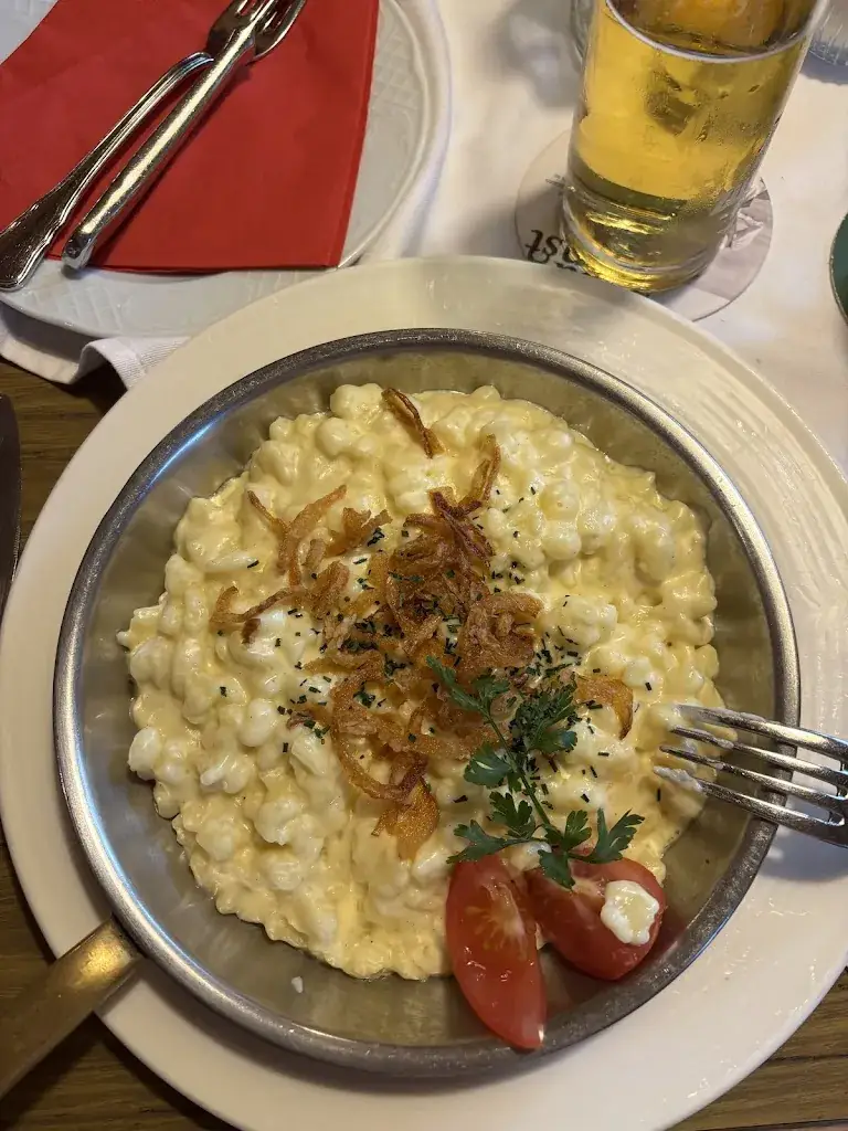 Amir Ghazaeri Magnusson_Junser Gasthäus'l_Tux_avis