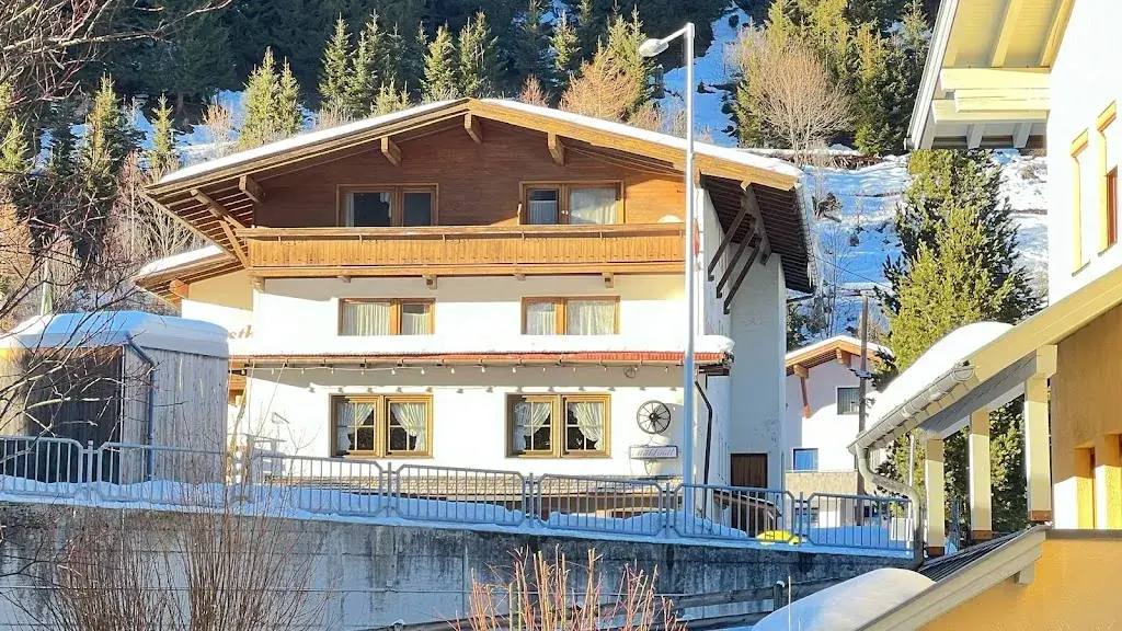 Junser Gasthäus'l_Tux_slider_image_1