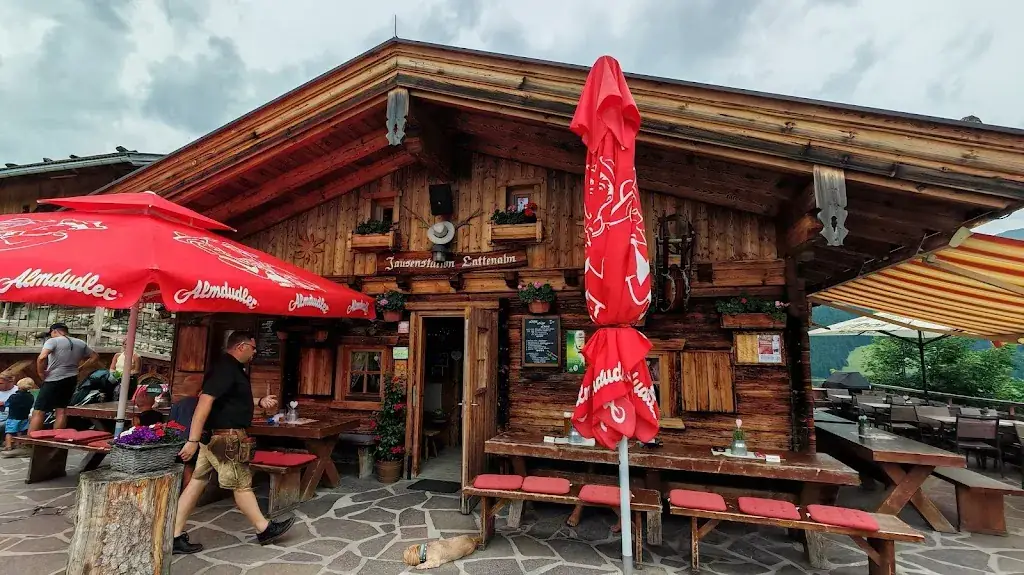 Mustafa Alhasan_Jausenstation Lattenalm_Tux_recensione