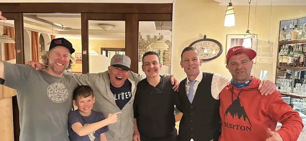 Graeme Steel_Restaurant Pizzeria PIAZZA_Tux_avis