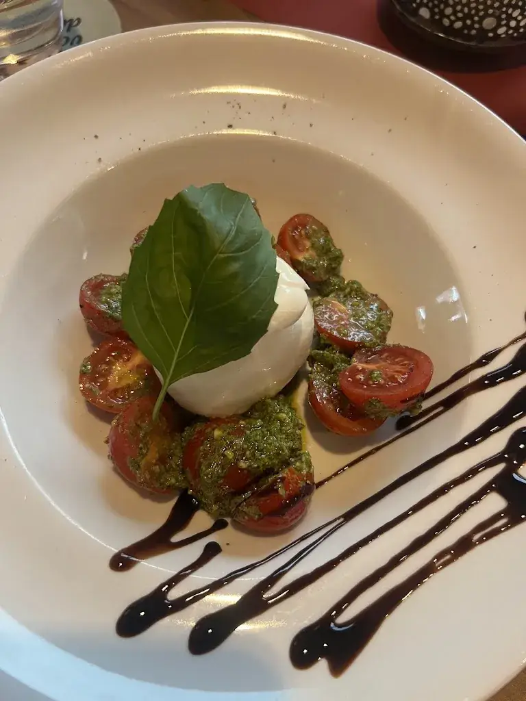 F AlMazrouei_Pizzeria Platzl_Tux_recensione