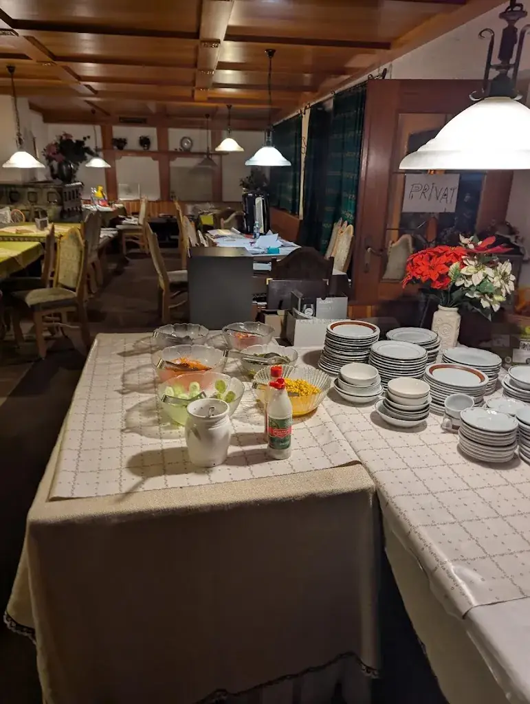 Michael Becker_Gasthof RoseZimmerDuWC TV WlanRestaurant_Vorderhornbach_review