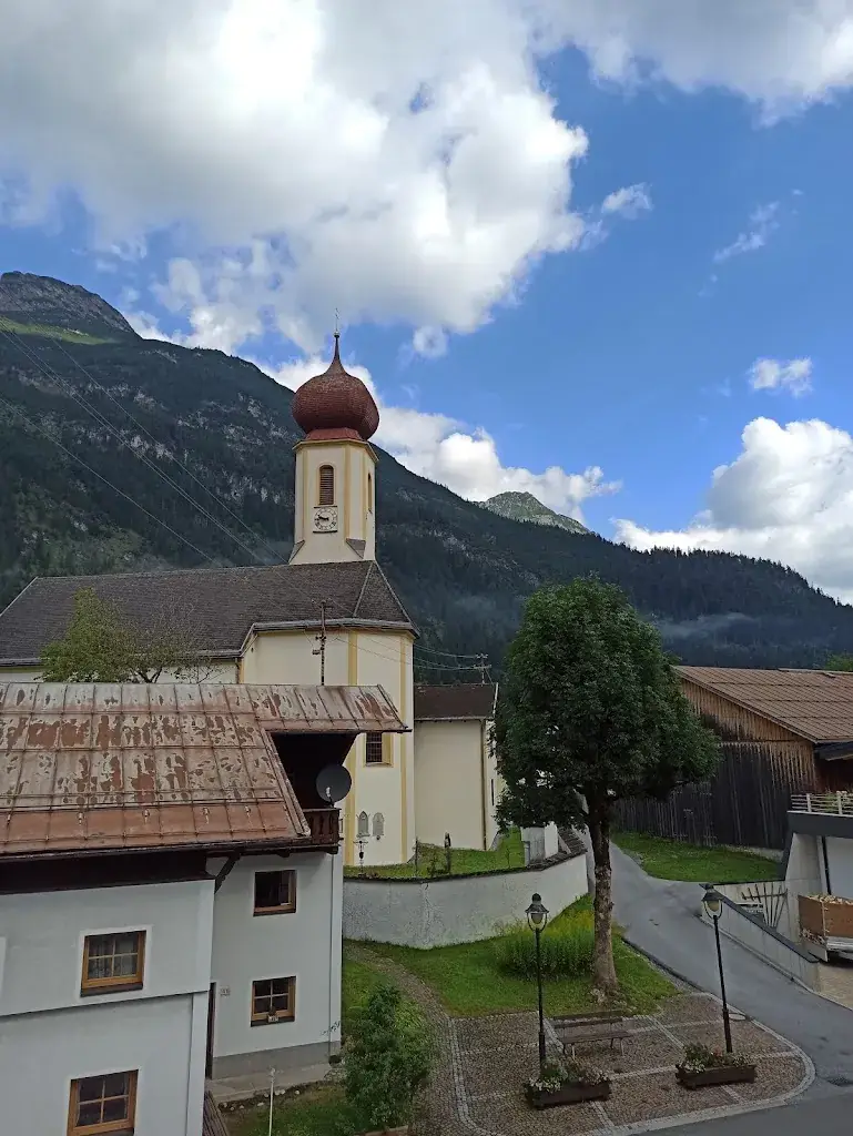 Gasthof RoseZimmerDuWC TV WlanRestaurant restaurant in Vorderhornbach