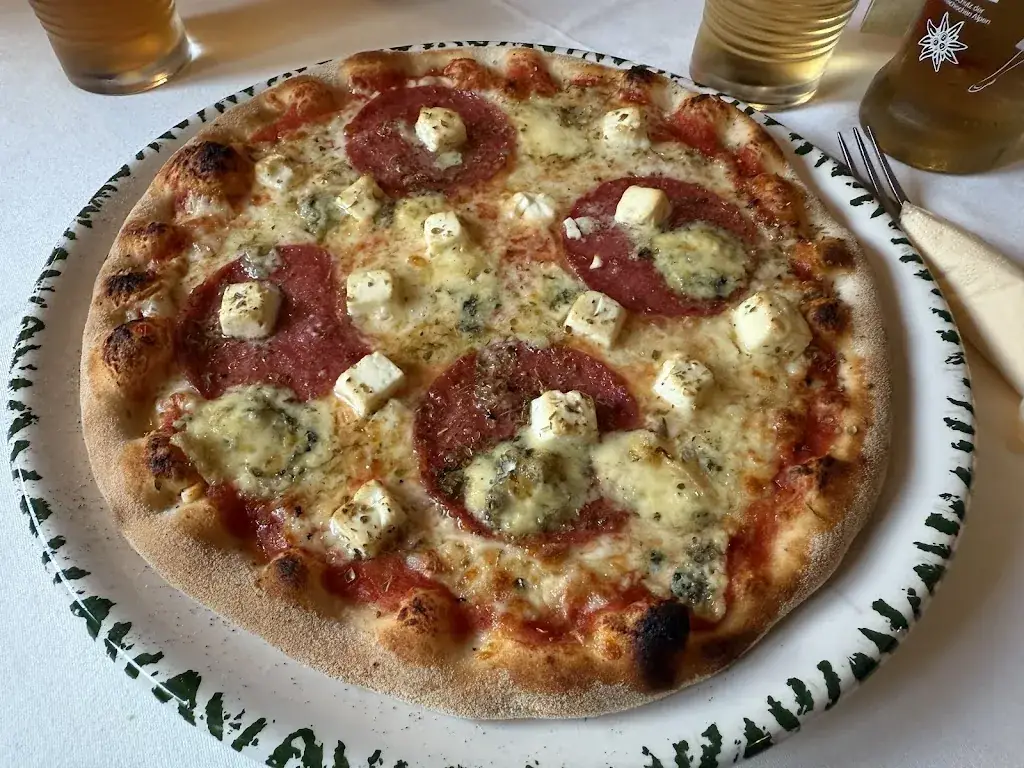 Manuela Martina Linder_Alte Schmiede Weinstube- Pizzeria_Waidring_review