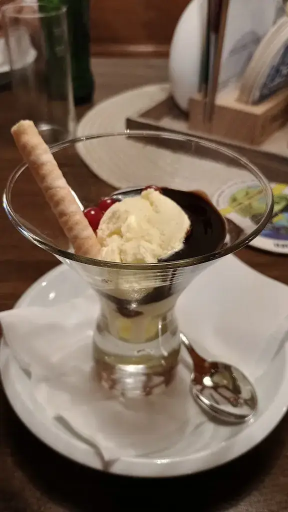 Tomer Czaczkes_Zweierlei am See_Walchsee_avis