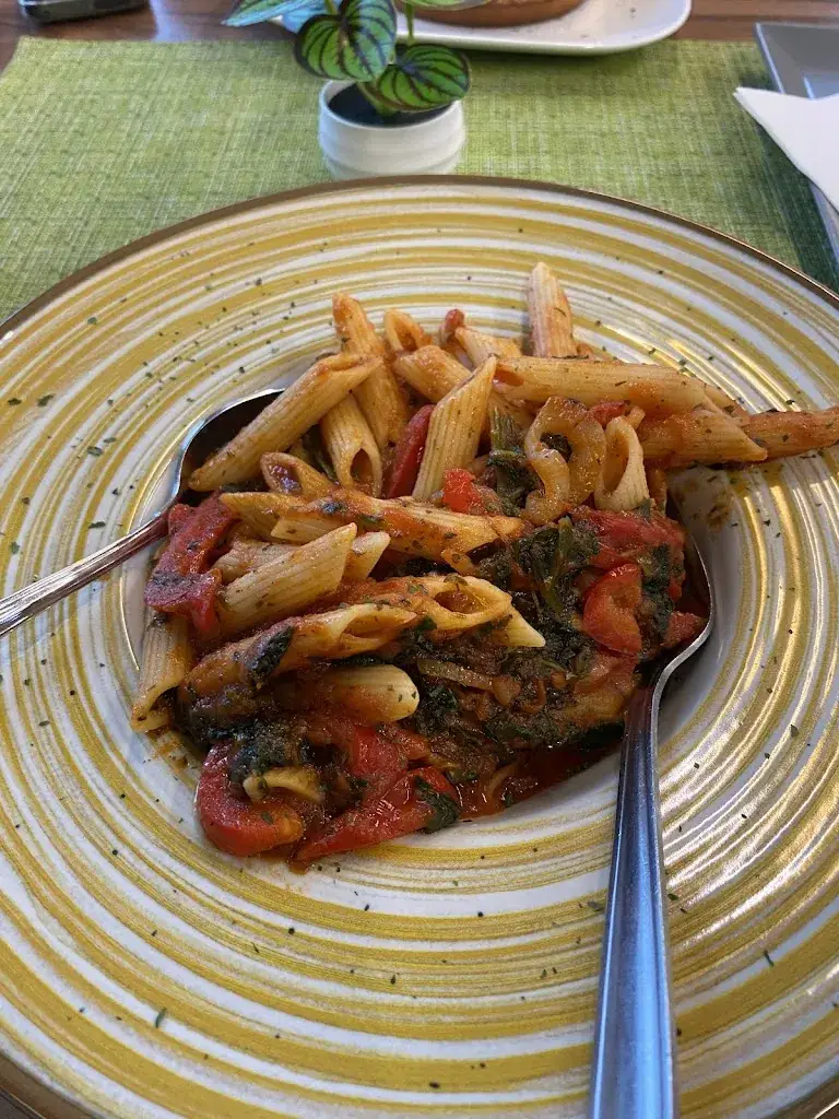 Harshita Gangwar_Pizzeria Treff - Tirol_Weissenbach am Lech_avis