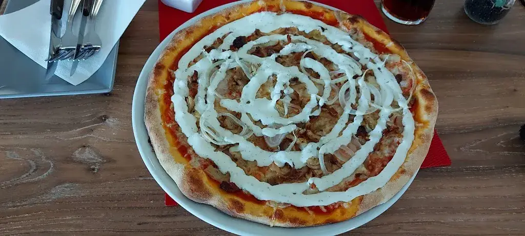 Jeffery Tong_Pizzeria Treff - Tirol_Weissenbach am Lech_avis
