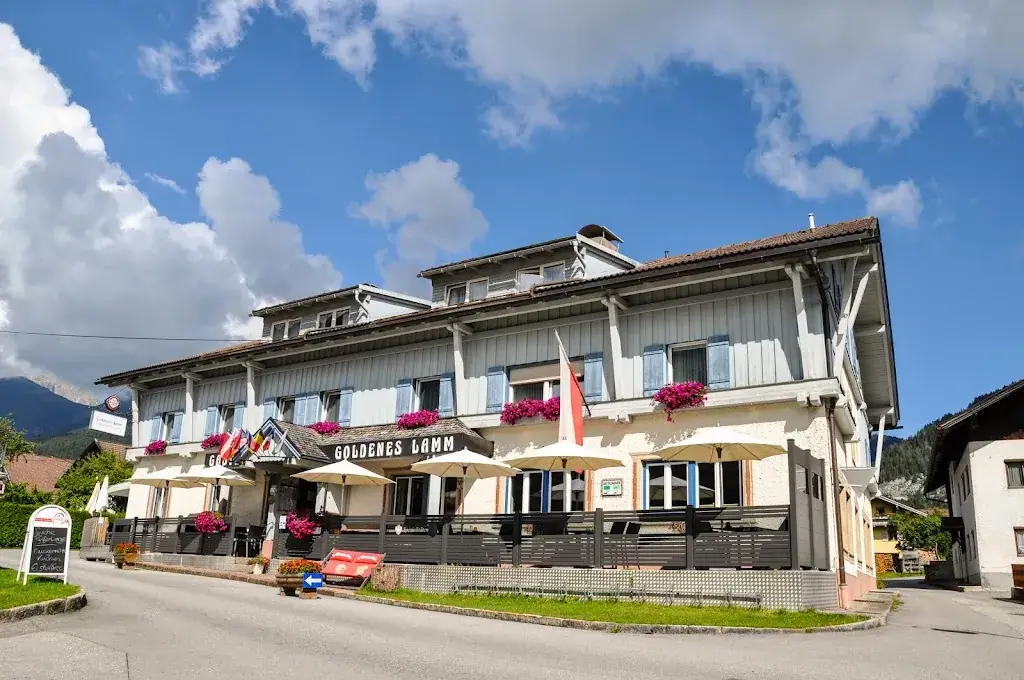Hotel-Gasthof Goldenes Lamm ristorante a Weissenbach am Lech