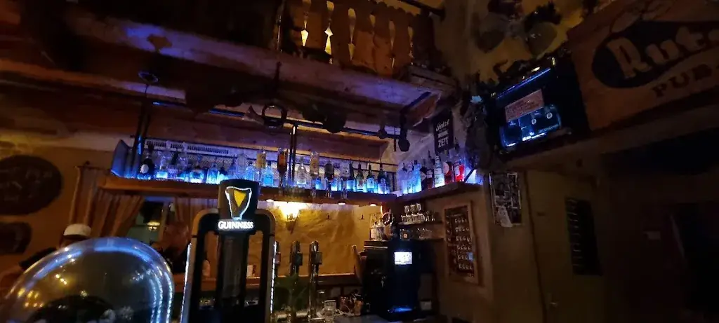 Azadeh Sadati_Rutsche Pub - Bar_Wenns_review