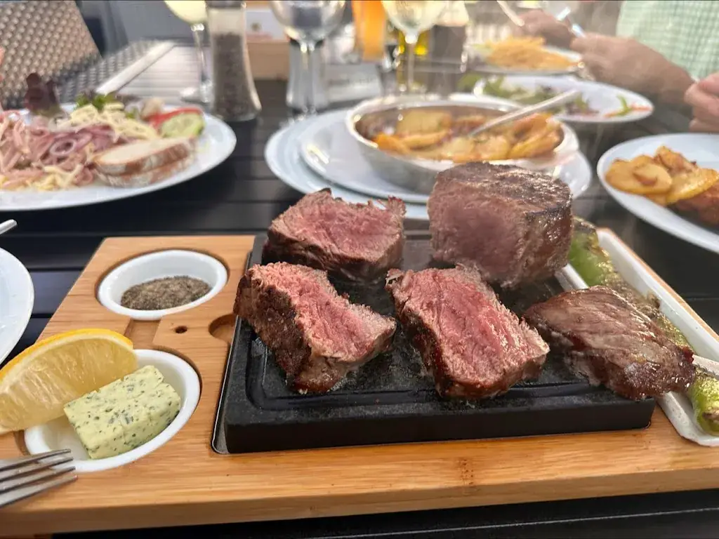 Floris Engelsman_Vereinsgaststätte TSV-Flacht_Weissach_review