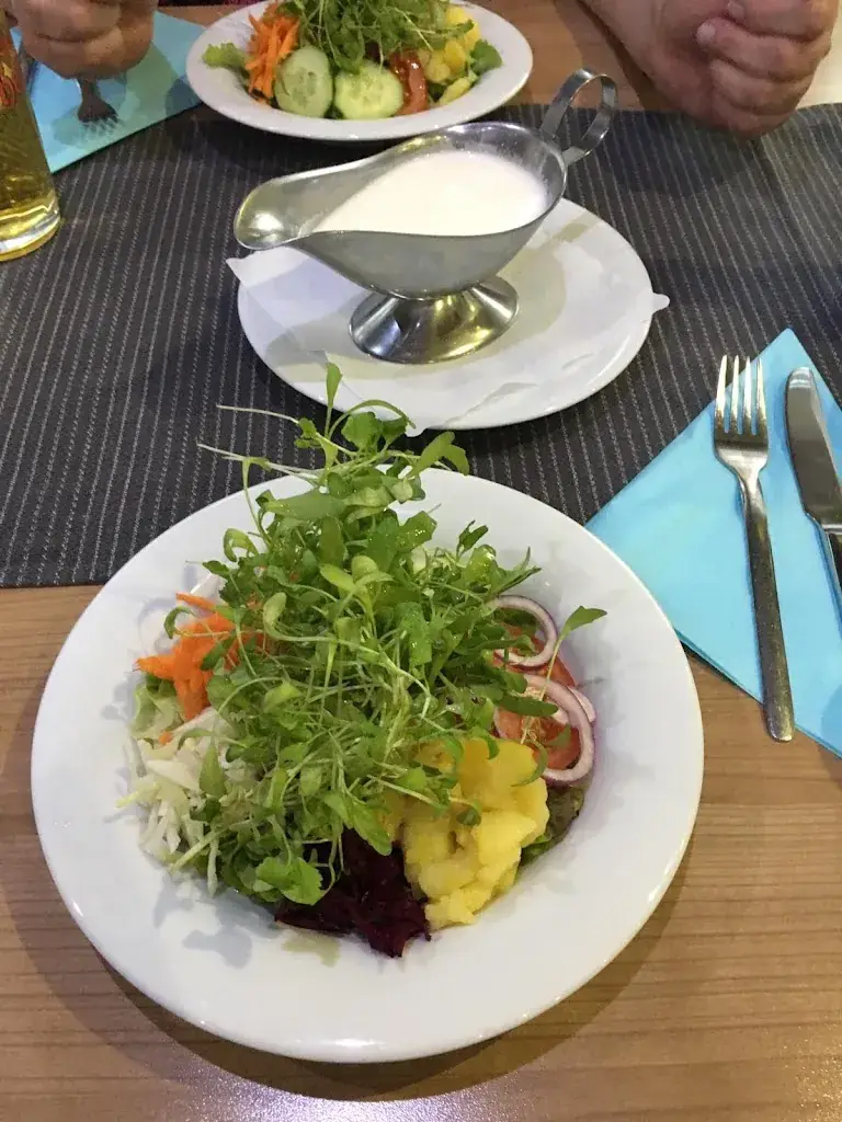 Stefanie Henzler_Vereinsgaststätte TSV-Flacht_Weissach_review