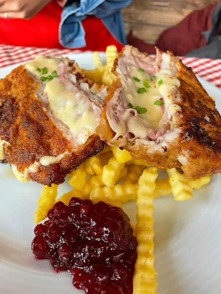 Nil Den_Jausenstation Riedlhof_Wildschönau_avis