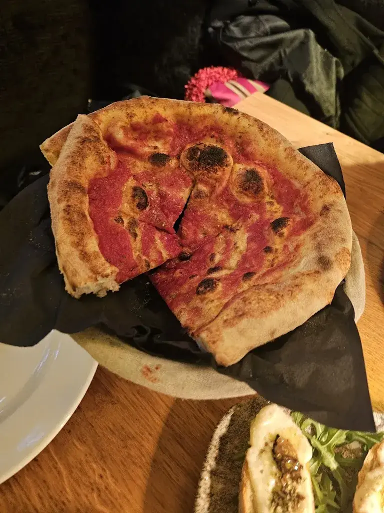 Andre Davanzo_Pizzeria Ristorante Antonio_Wörgl_avis