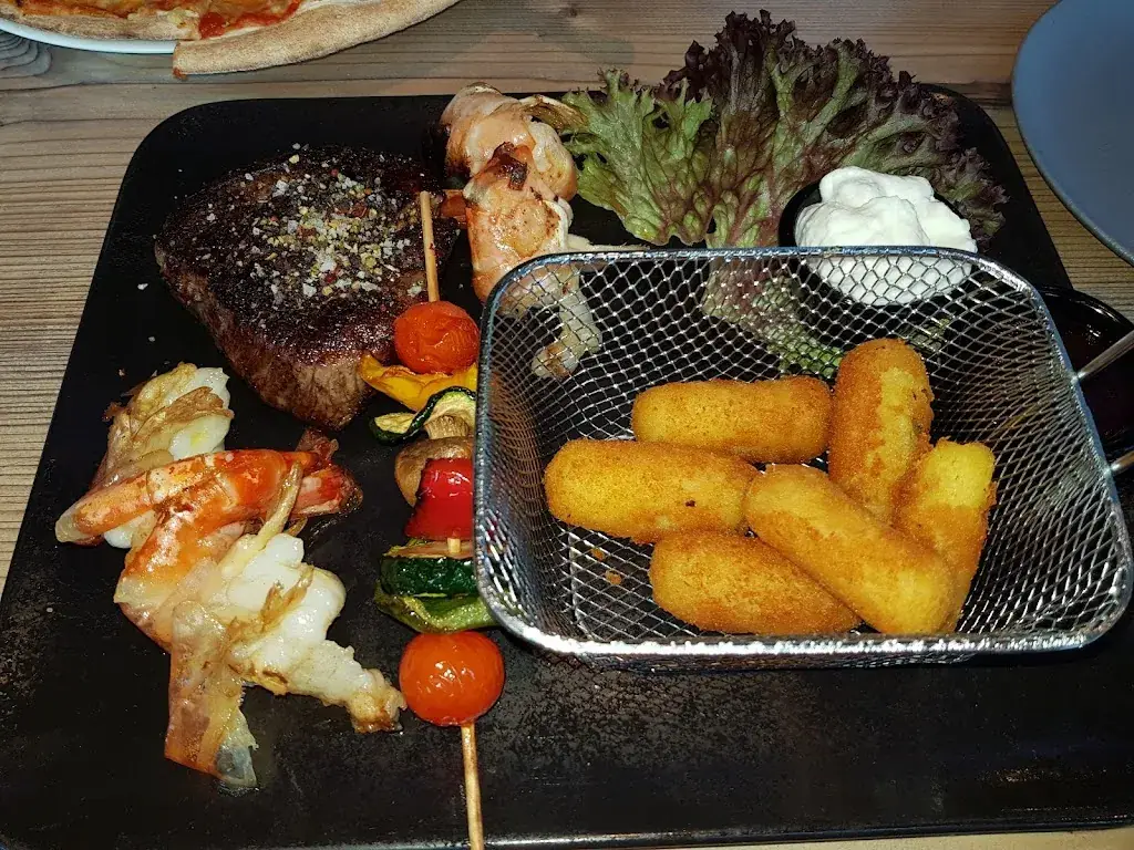 András Vidéki_Café Cuba Bar_Wörgl_recensione