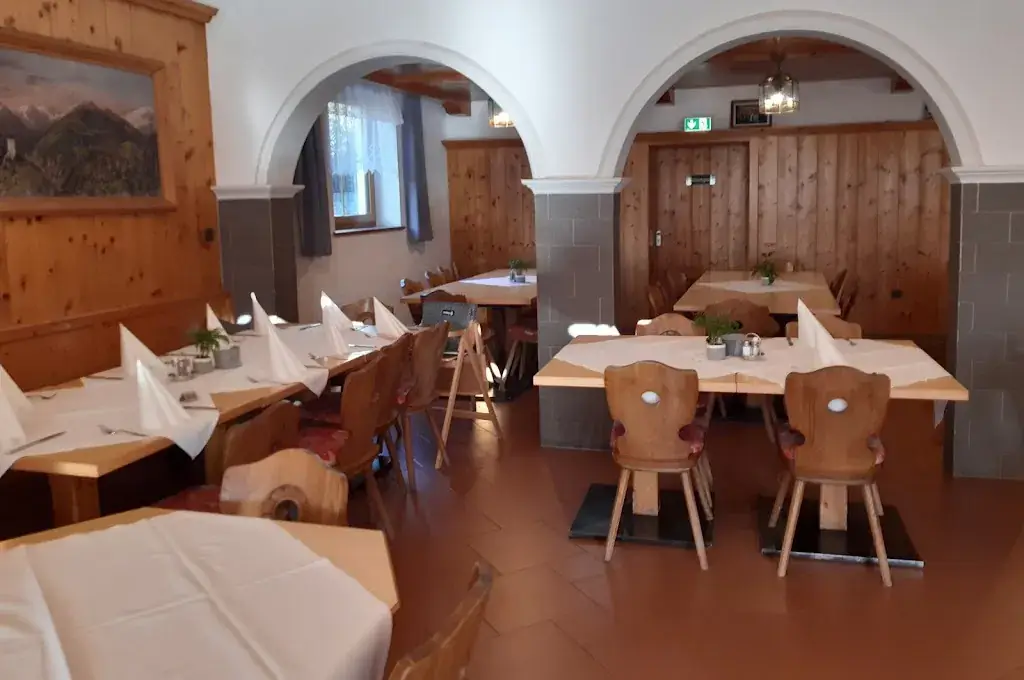 Gasthof Schwarzer Adler ristorante a Zirl