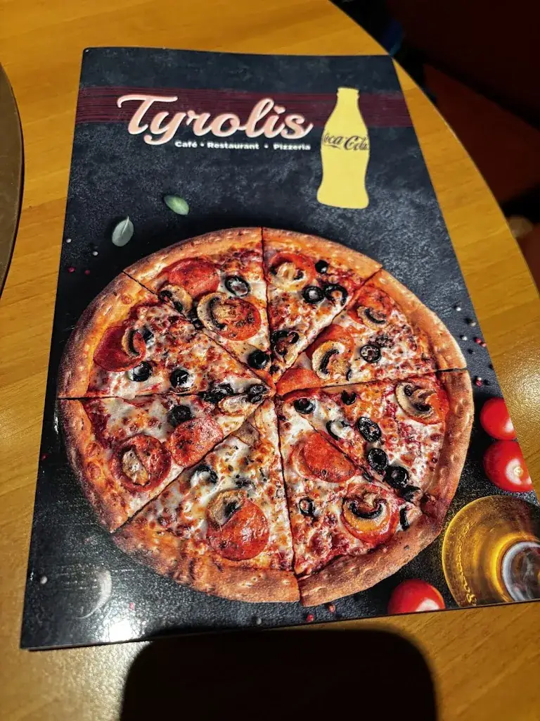 Łukasz Bargiełowski_PIZZABAR /CAFE TYROLIS_Zirl_avis