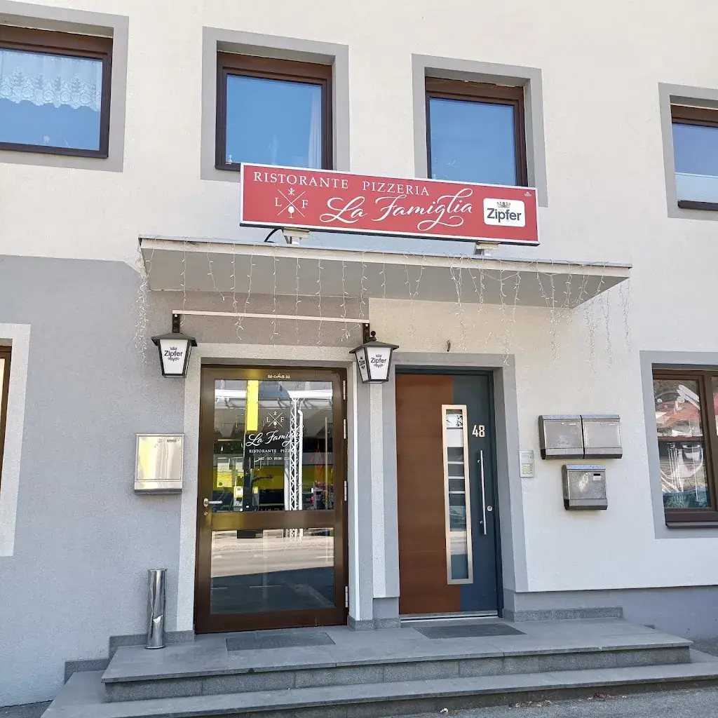 Pavan Kalyan_Restaurant Pizzeria La Famiglia_Zirl_recensione