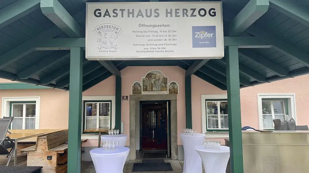 Gasthaus Herzog restaurante en Adlwang
