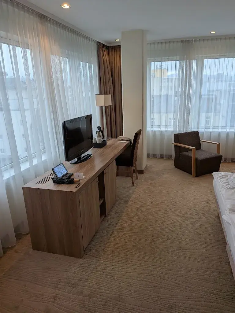 Martin_Hotel Schillerpark Linz, a member of Radisson Individuals_Abwinden_avis