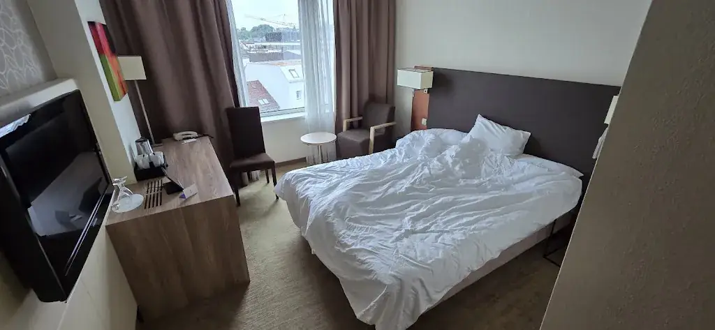 Dexter Smith_Hotel Schillerpark Linz, a member of Radisson Individuals_Abwinden_avis