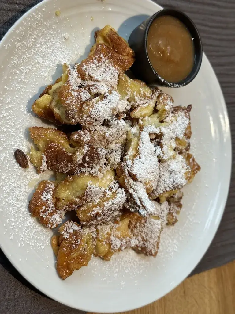 Maria Shendyapina_Restaurant Schnogerei im Visorium_Ahorn_avis