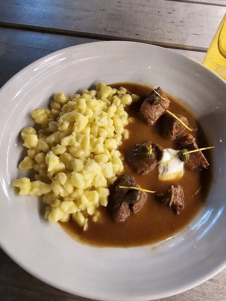 Bennett Chan_Restaurant Schnogerei im Visorium_Ahorn_avis