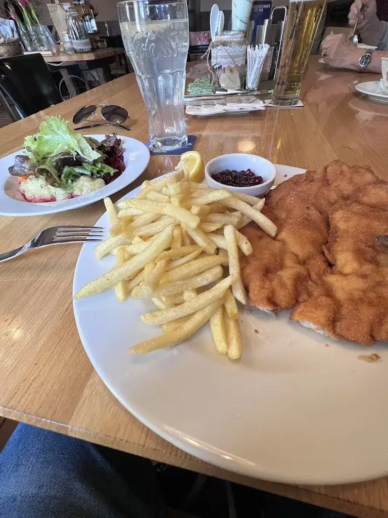 Tobias Preining_Wiedi's Wirtshaus_Aistersheim_avis