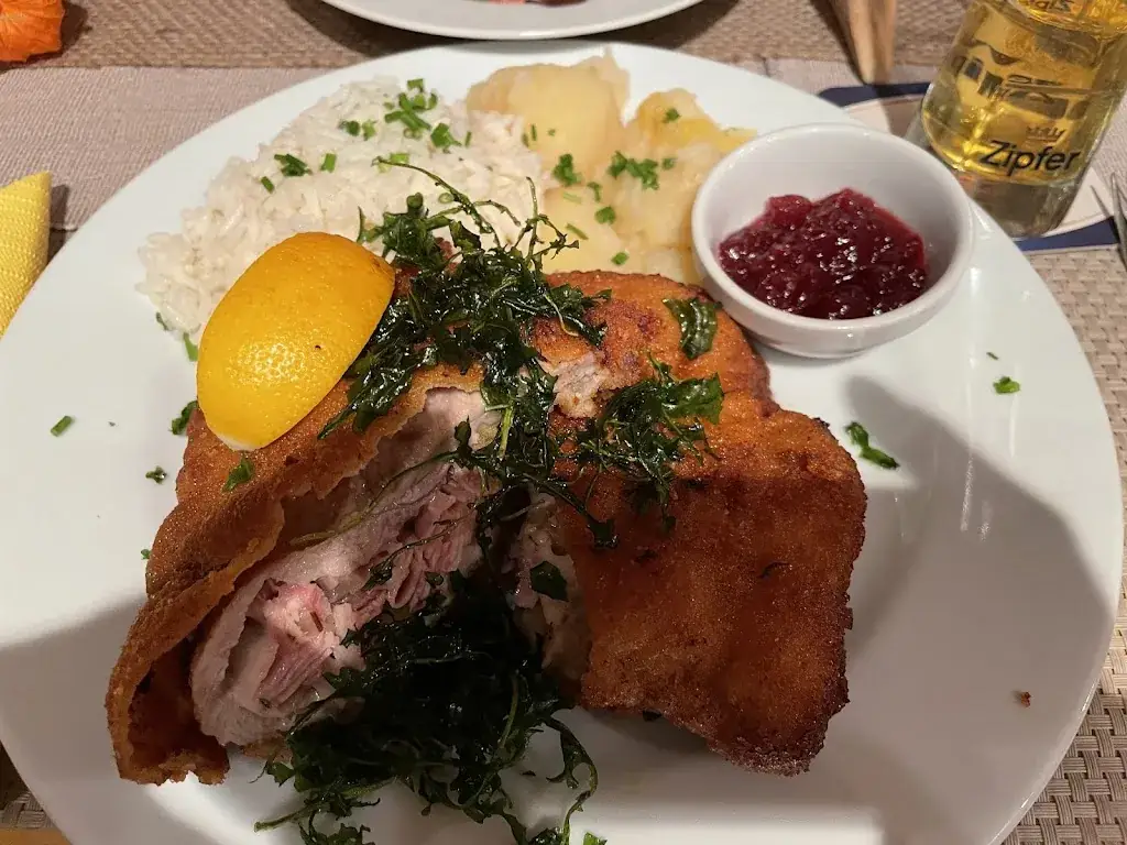 Sandro Wipplinger_Wiedi's Wirtshaus_Aistersheim_avis