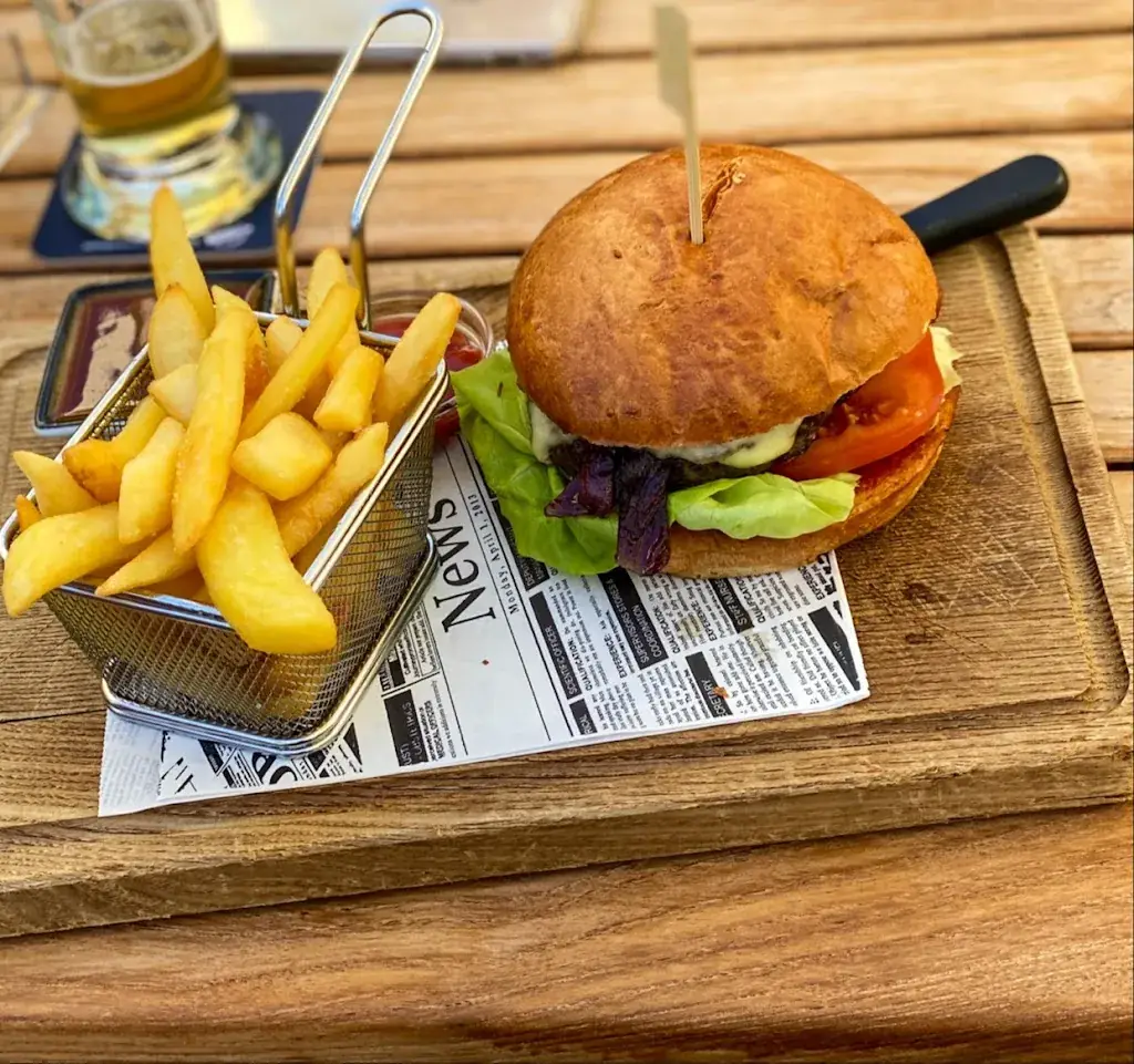 Constantin (World Travelers)_Stiftskeller_Aigen im Mühlkreis_recensione