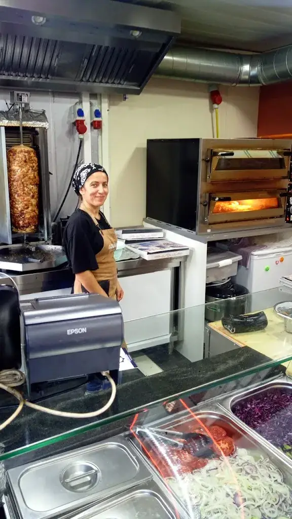 Felix Mayrhofer_DÖNERLAND&PIZZA_Allhaming_review