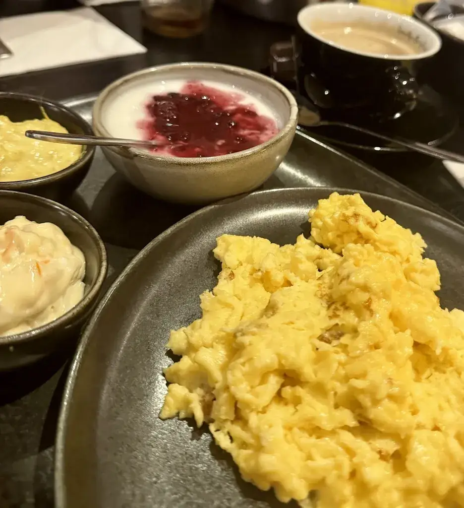 Sabine M. Van Beek Baeten_Brasserie Flore_Geel_Bewertung