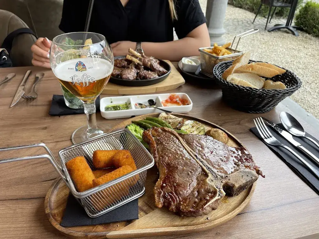 Djuneyt Ismetov_Caro's_Geel_review