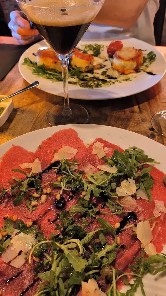 P F_Gio's & Tavoli | Italiaans Restaurant_Geel_review