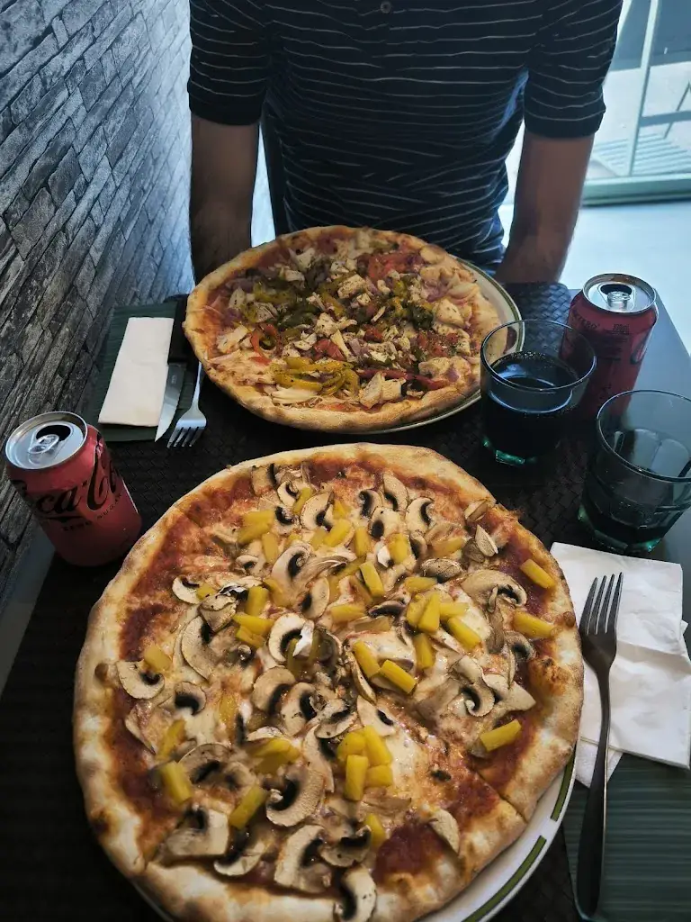 Sara Costa_Pizzeria Sardinia_Eeklo_reseña