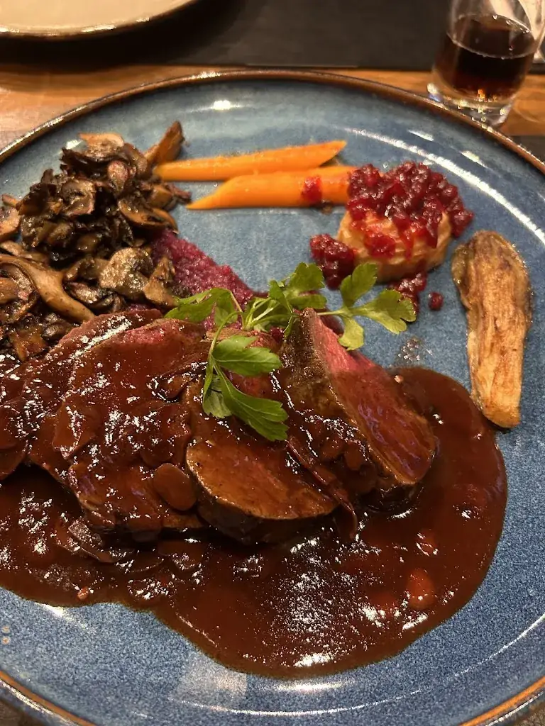 Rudolf Sarkisyan_De 12e XII Oogst_Halen_avis