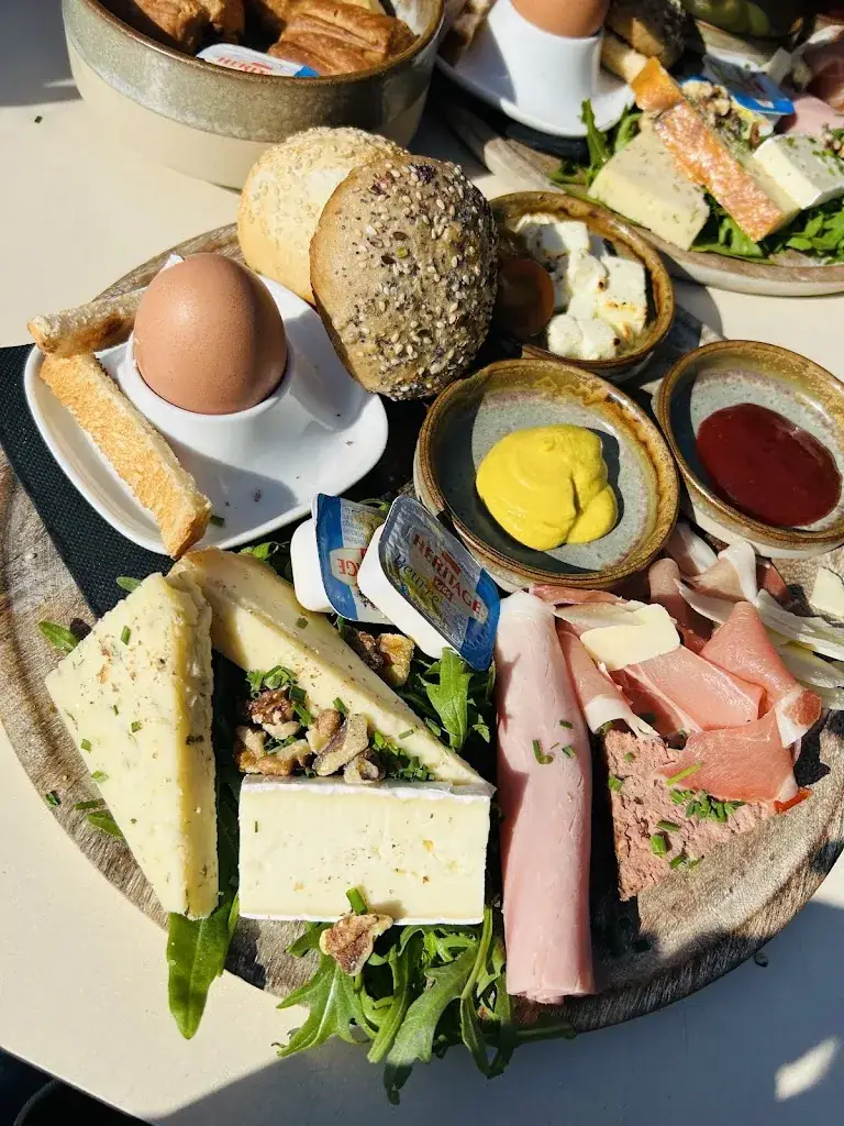 Cintia Lieveld_Brus_Gistel_review