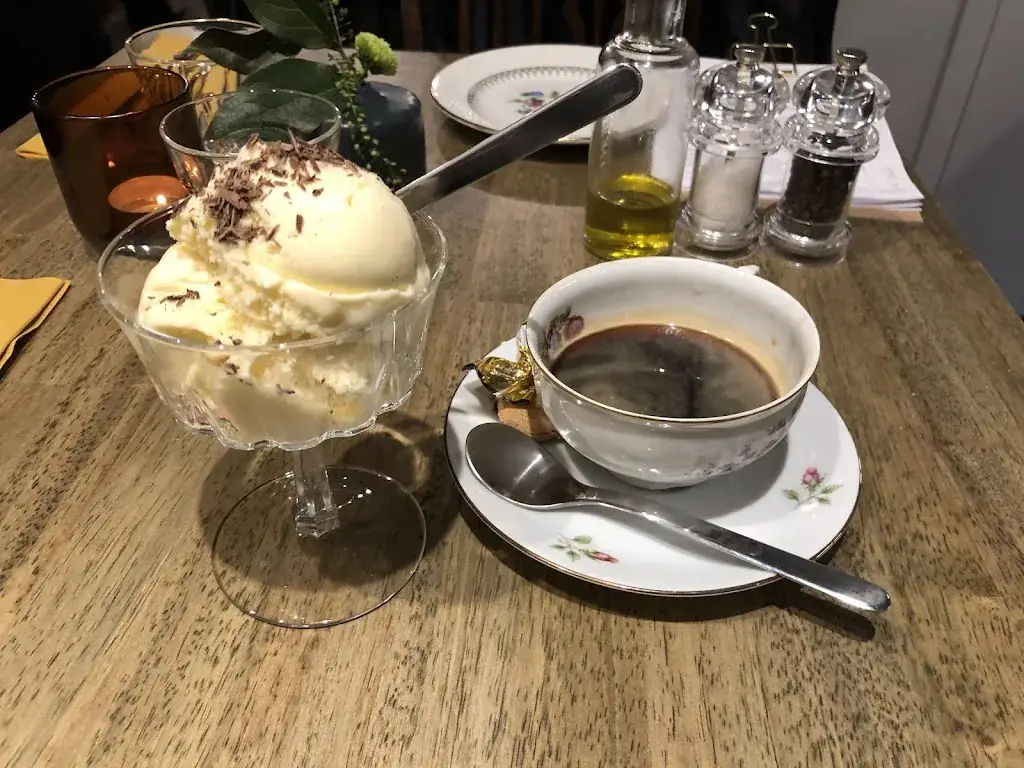 Victor Claeys_Joan_Gent_review