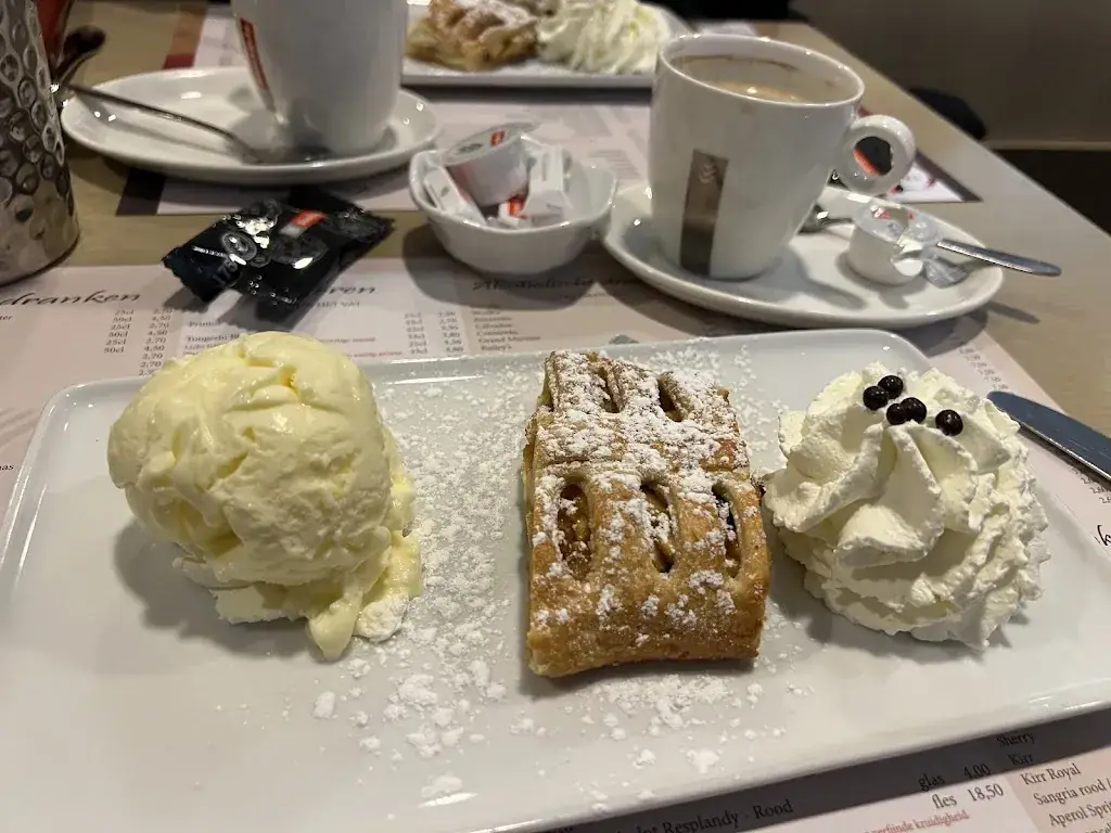 Theatercafé Het derde Bedrijf, Café_Heist-op-den-Berg_slider_image_3