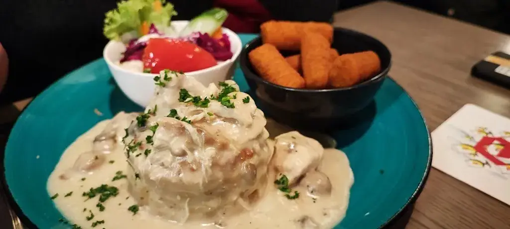 Siripatsorn Custers_Grand Café De Volksmacht_Houthalen-Helchteren_reseña