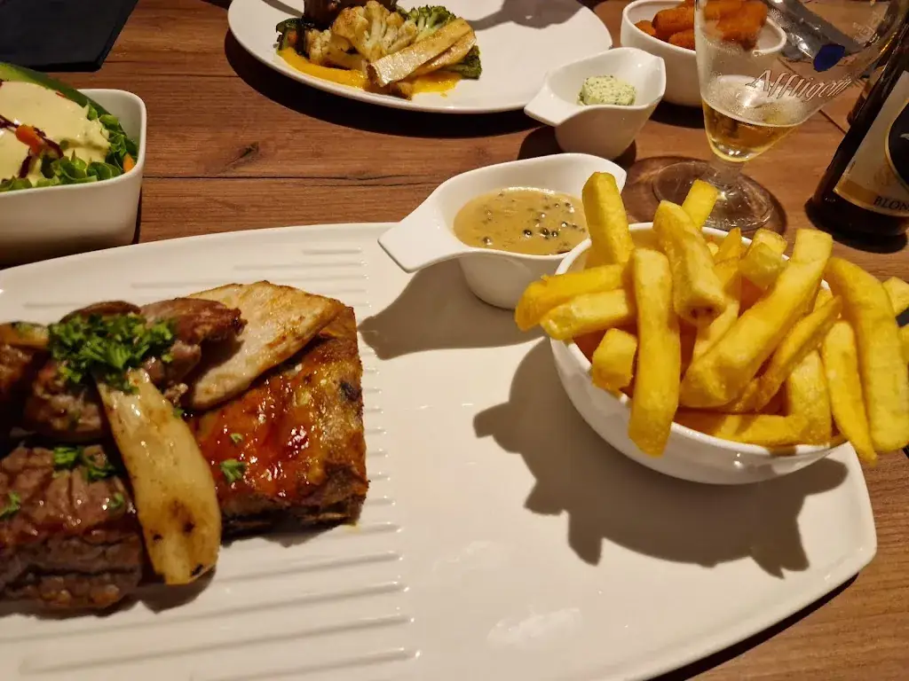 Grand Café De Volksmacht_Houthalen-Helchteren_slider_image_3