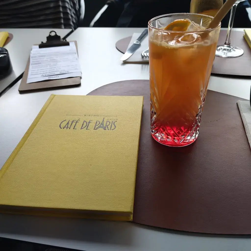 Iuliia Van den Broeck_Café de Paris_Aalst_review