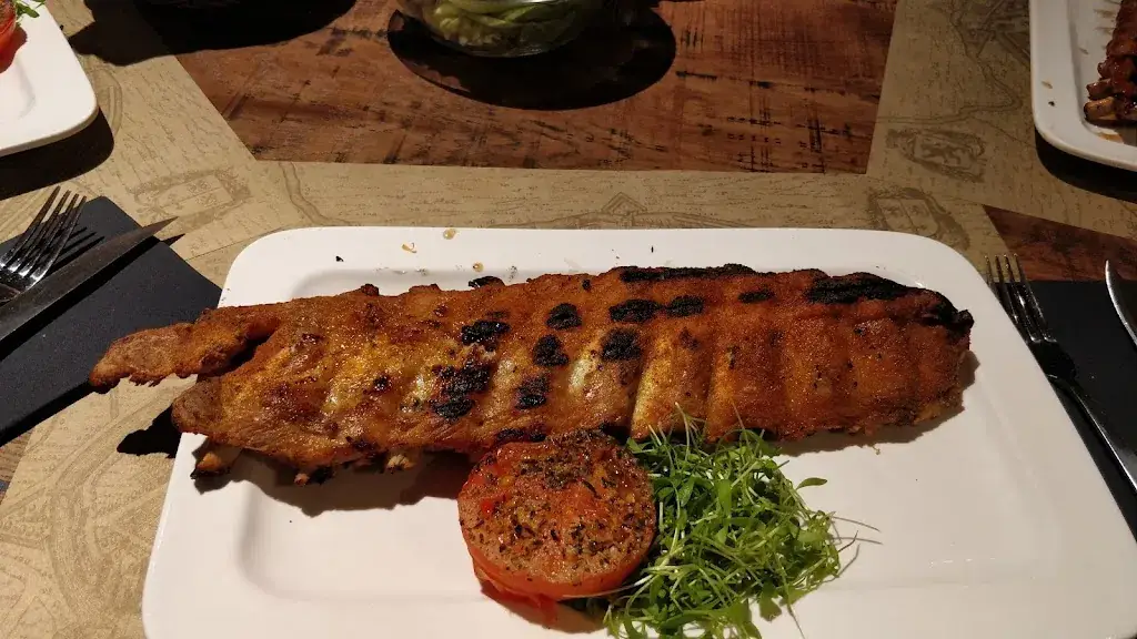 Piotr Tomaszewski_De Gekroonde Hoofden Aalst_Aalst_reseña