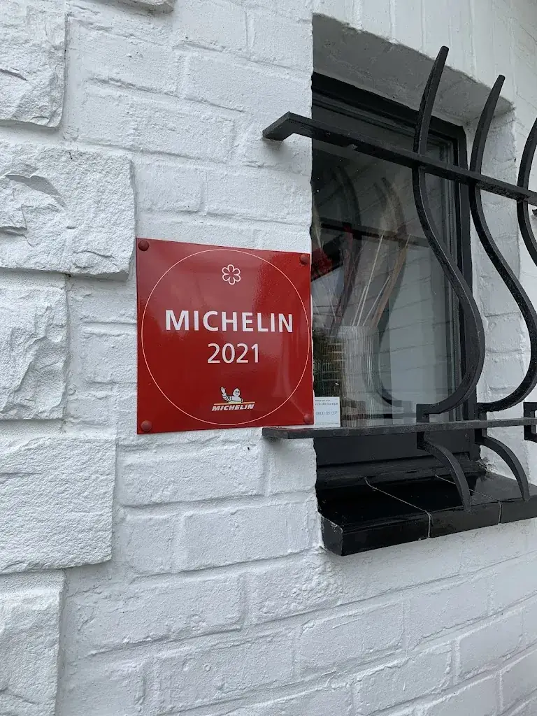 グエン佳子_La Ligne Rouge_Hoeilaart_review