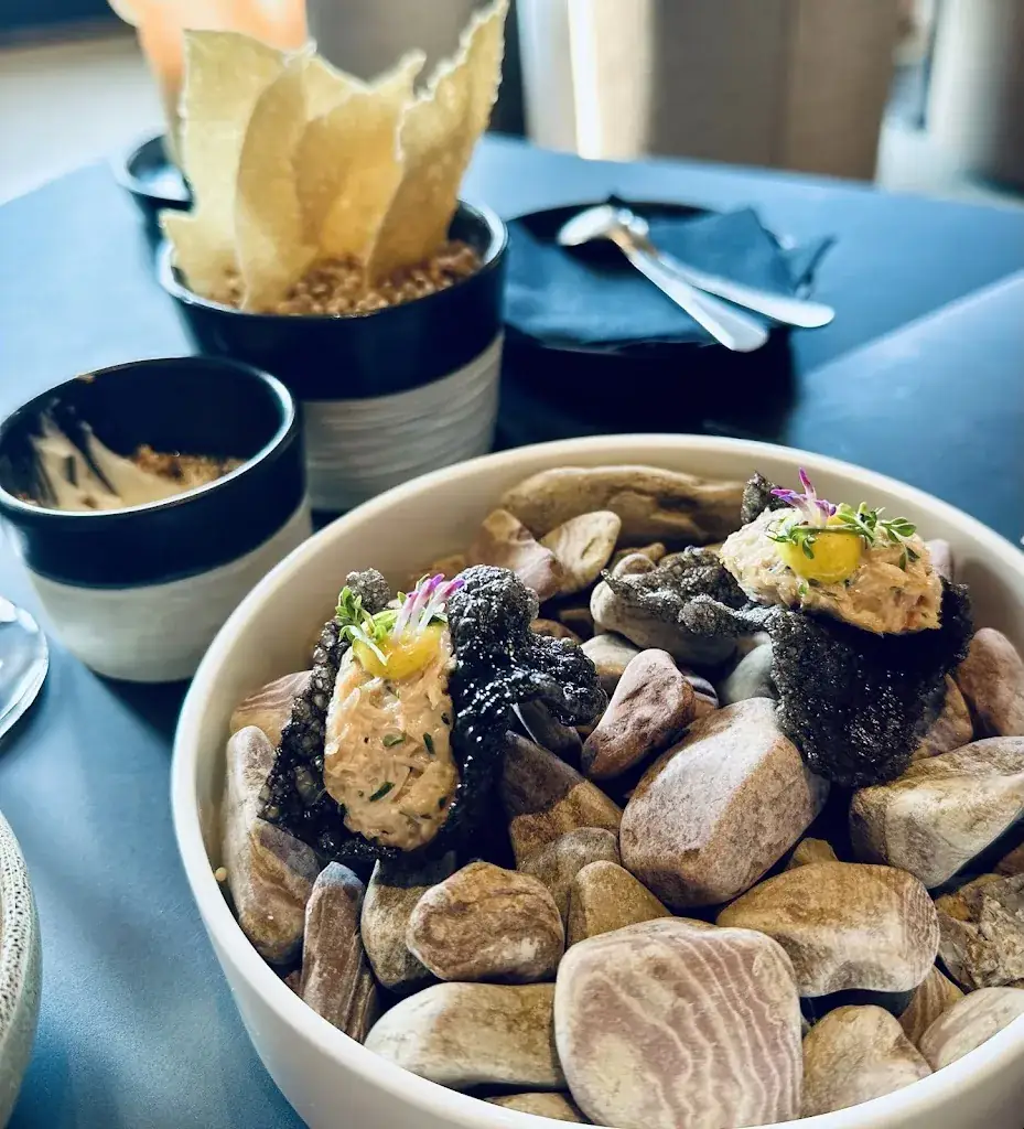 Kylie Egbers_Klei_Ieper_review